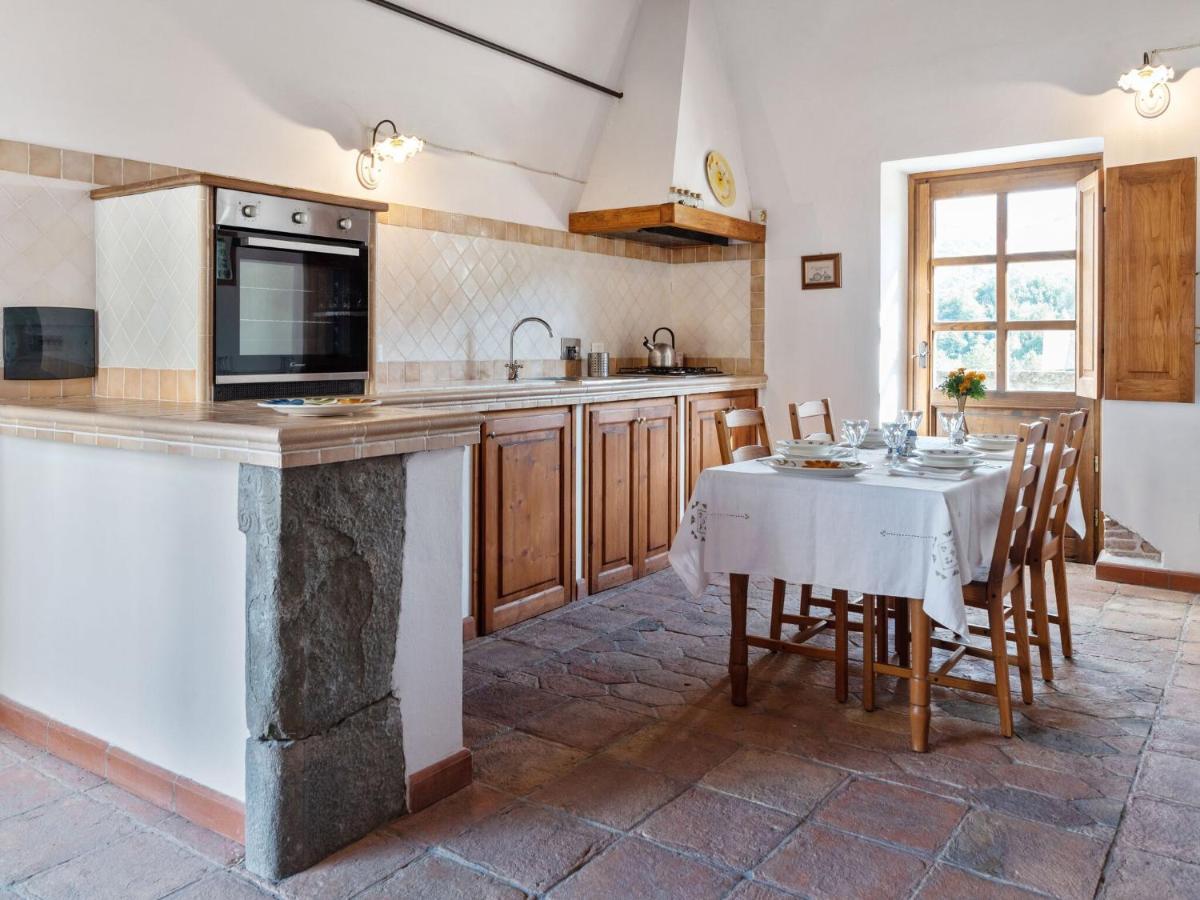Вилла Ancient Farmhouse With Private Heated Hot Tub And Pool Casola in Lunigiana Экстерьер фото